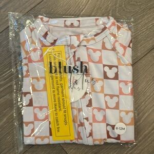 NIB Mickey checkered bamboo zippy size 6-12 months